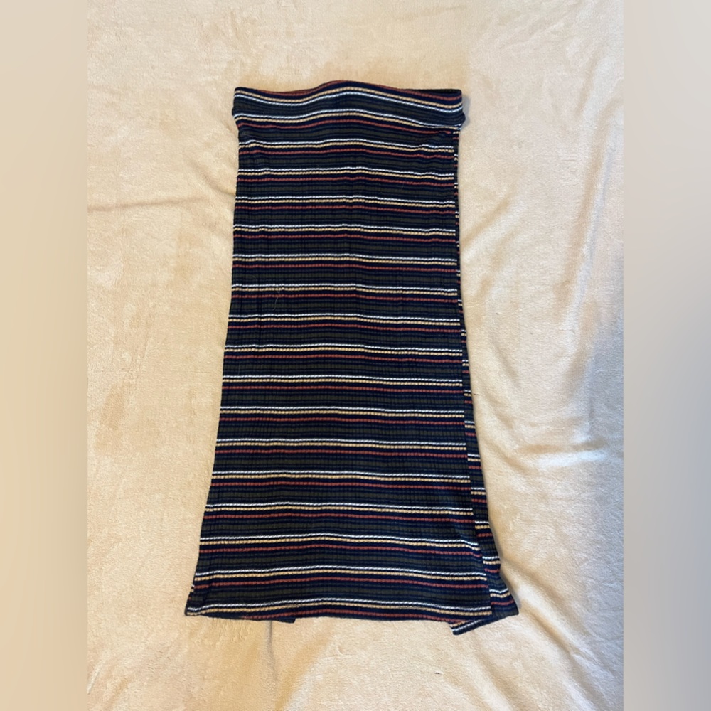 Altr’d state skirt with slit in back